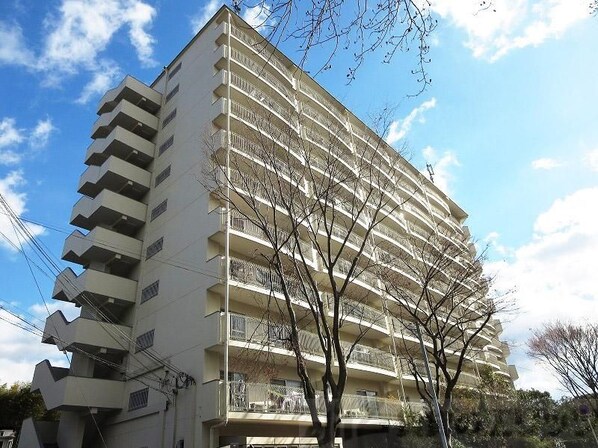 アパルトマン北千里の物件外観写真